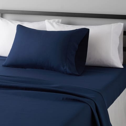 Amazon Basics Lightweight Super Soft Easy Care Wrinkle Free